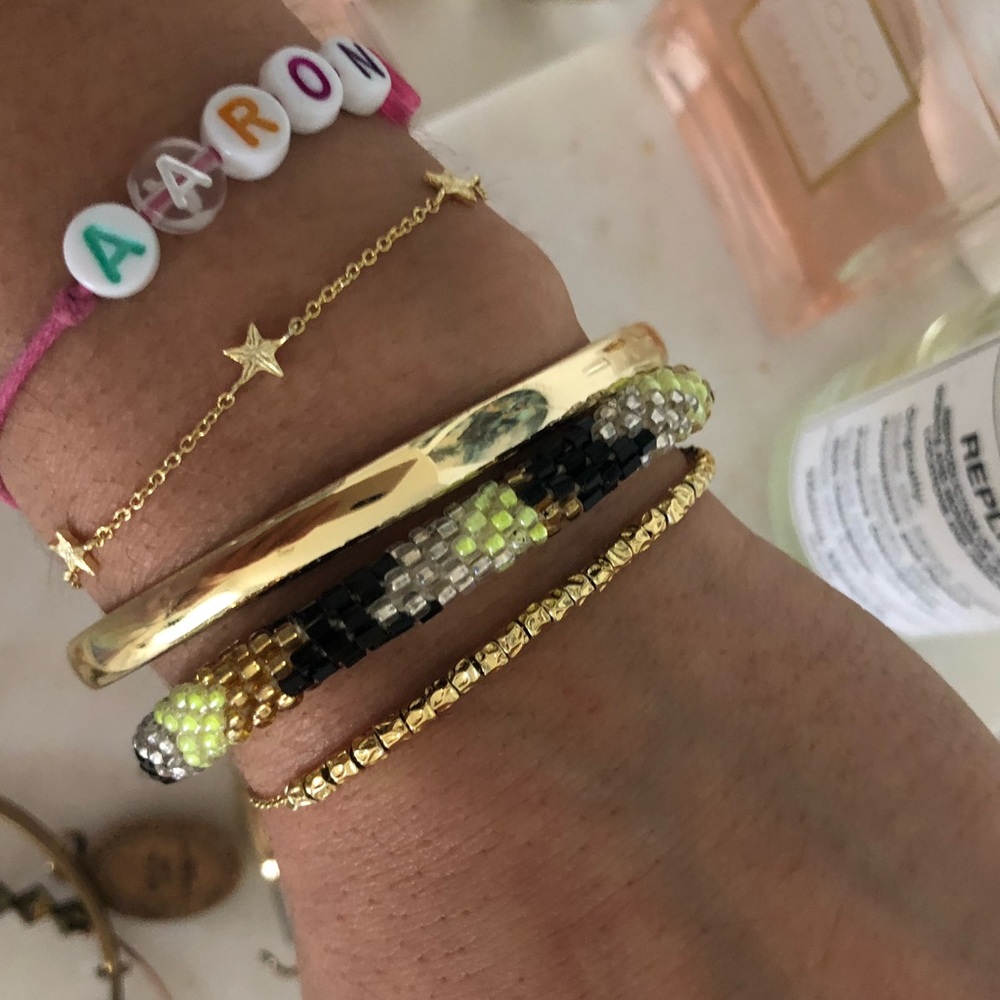 Roll Glass Bead Bracelet - Picture 2 of 4